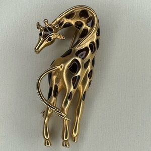 Elegant Vintage OFO Tall Giraffe Brooch Enamel Inlaid Pin 2-3/4 “